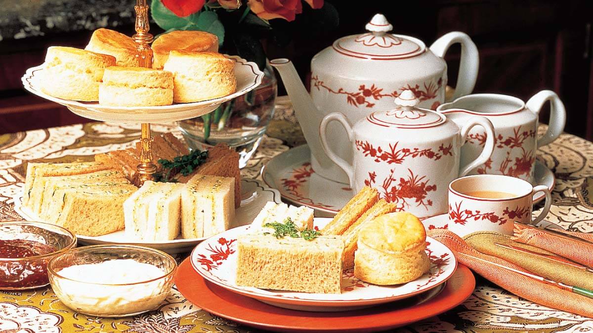 アフタヌーンティーのイメージ（紅茶とティーフード）